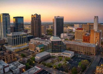 10 Famous Singers from Alabama