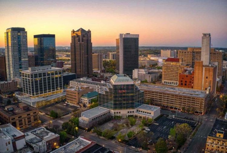 10 Famous Singers from Alabama