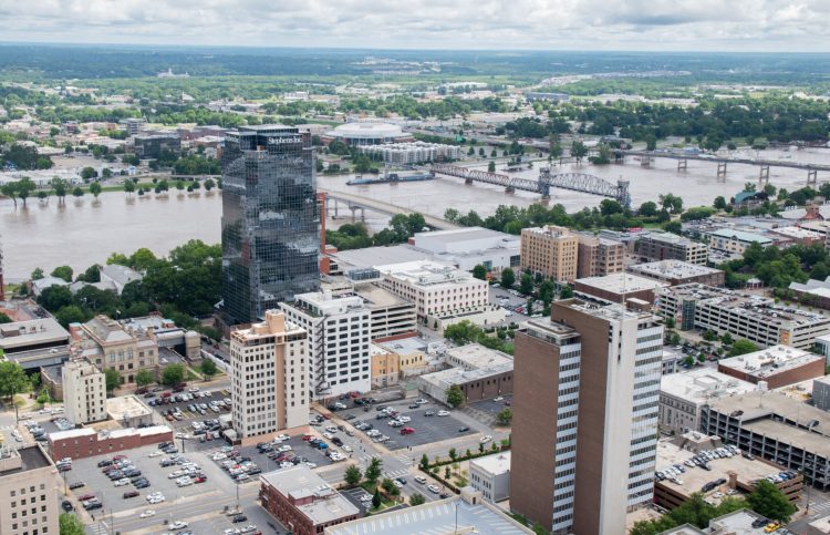 10 Famous Singers from Arkansas