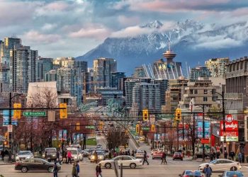 10 Famous Singers from Canada