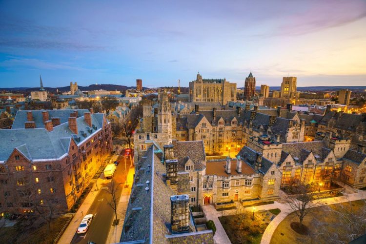 10 Famous Singers from Connecticut