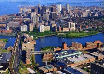 10 Famous Singers from Massachusetts