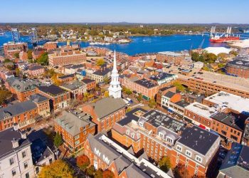 10 Famous Singers from New Hampshire