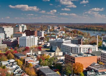 10 Famous Singers from New Jersey