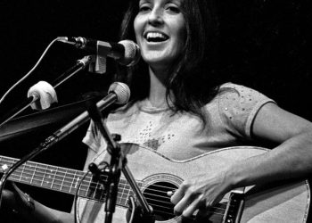 15 Best Folk Music Songs of All Time