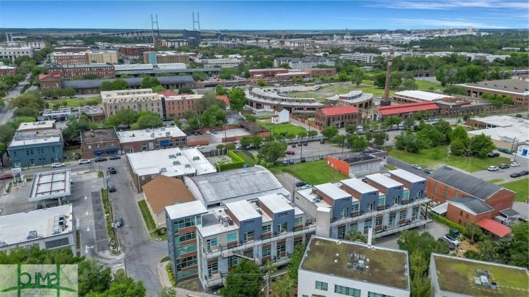 10 Famous Singers from Georgia