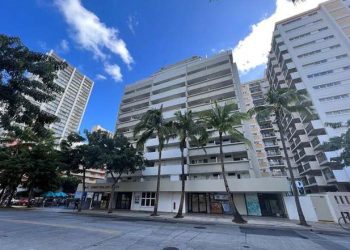 10 Famous Singers from Hawaii