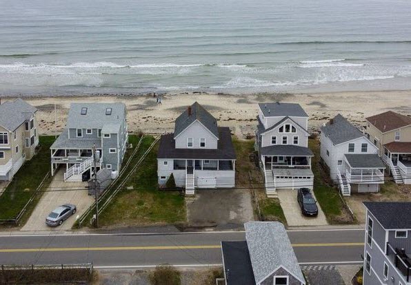 10 Famous Singers from Maine