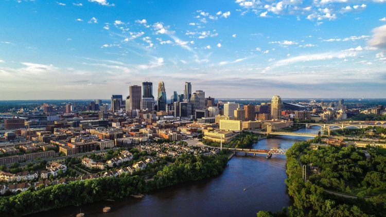 10 Famous Singers from Minnesota