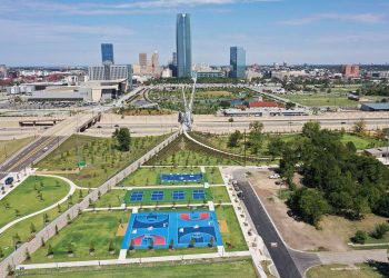 10 Famous Singers from Oklahoma