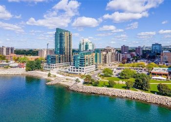 10 Famous Singers from Rhode Island