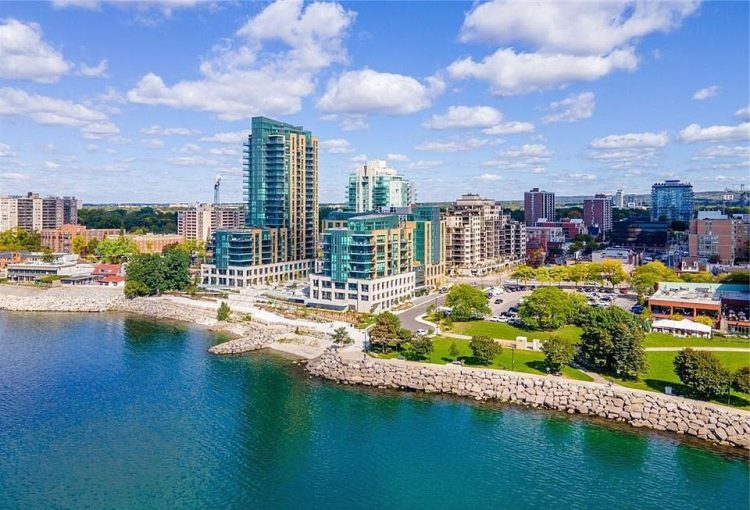 10 Famous Singers from Rhode Island