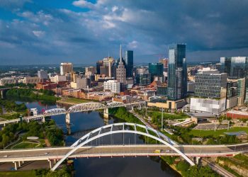 10 Famous Singers from Tennessee