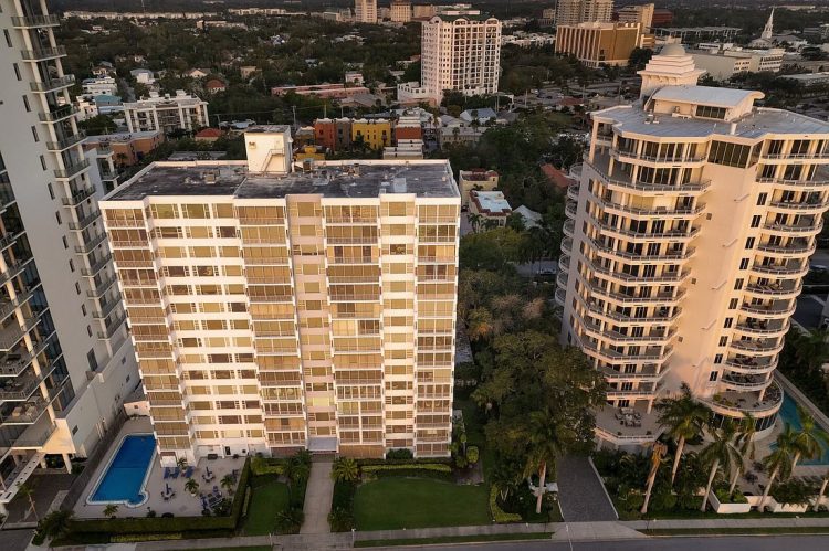 10 Famous Singers from Texas