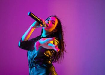 15 Best Female Singers of All Time