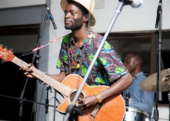 15 Best Folk Music Singers of All Time