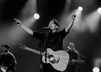 10 Best Hillsong Worship Songs of All Time