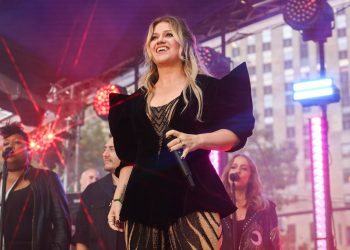10 Best Kelly Clarkson Songs of All Time