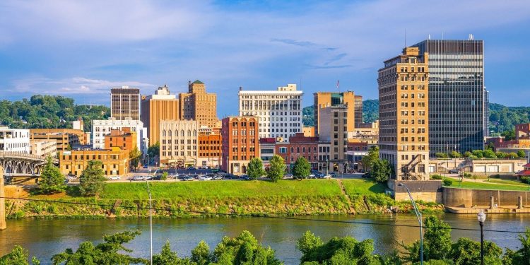 10 Famous Singers from West Virginia