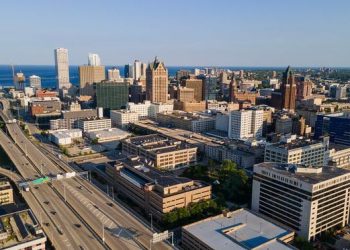 10 Famous Singers from Wisconsin