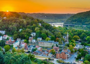 10 Famous Singers from West Virginia