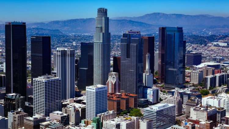 10 Famous Singers from California