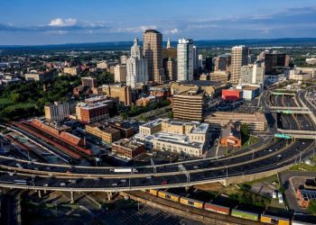 10 Famous Singers from Connecticut