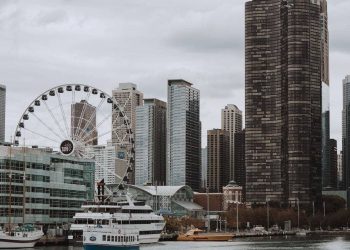 10 Famous Singers from Illinois