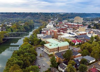 10 Famous Singers from Kentucky