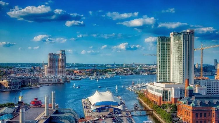 10 Famous Singers from Maryland