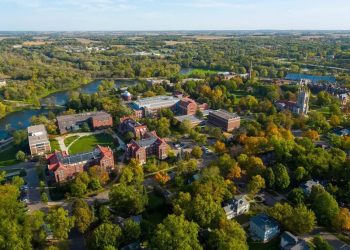 10 Famous Singers from Minnesota