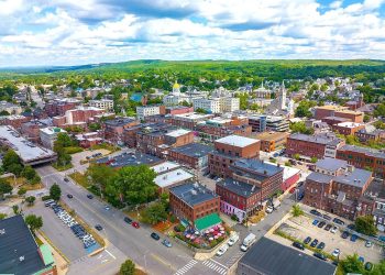 10 Famous Singers from New Hampshire