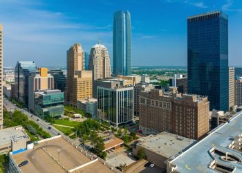 10 Famous Singers from Oklahoma