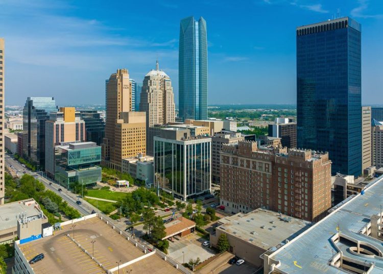 10 Famous Singers from Oklahoma