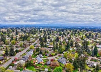 10 Famous Singers from Oregon