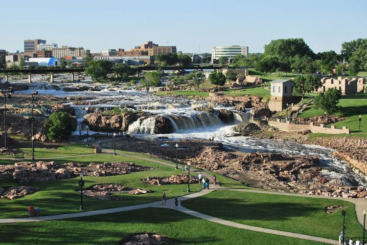 10 Famous Singers from South Dakota