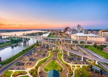 10 Famous Singers from Tennessee