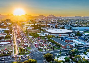 10 Famous Singers from Arizona