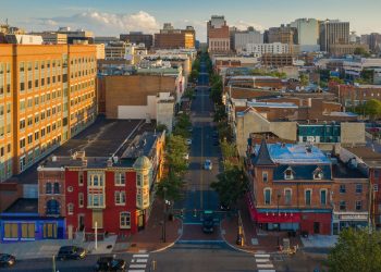 10 Famous Singers from Delaware