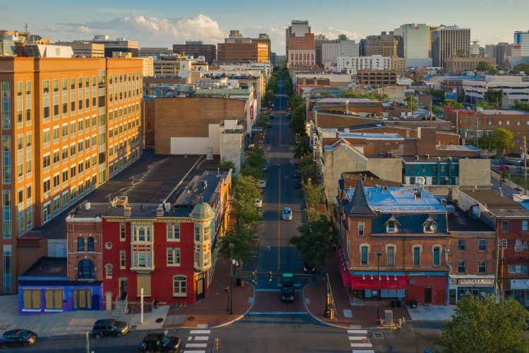 10 Famous Singers from Delaware