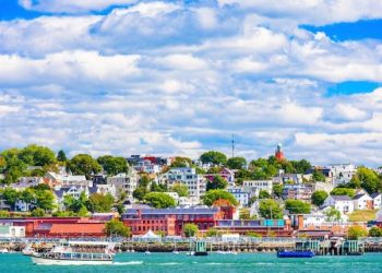 10 Famous Singers from Maine