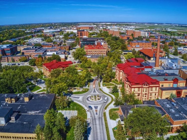 10 Famous Singers from North Dakota