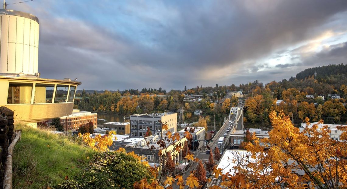 10 Famous Singers from Oregon