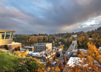 10 Famous Singers from Oregon