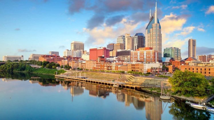 10 Famous Singers from Tennessee