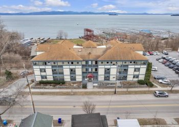 10 Famous Singers from Vermont