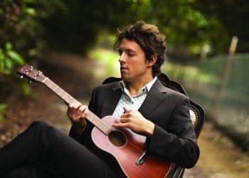 15 Best Ukulele Players of All Time