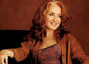 10 Best Bonnie Raitt Songs of All Time
