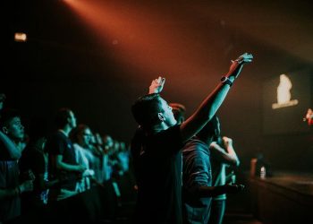 10 Best Hillsong Worship Songs of All Time
