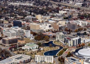 10 Famous Singers from Alabama